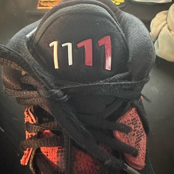 Nike Kyrie Infinity Bred Basketball Snickers - Picture 3 of 6